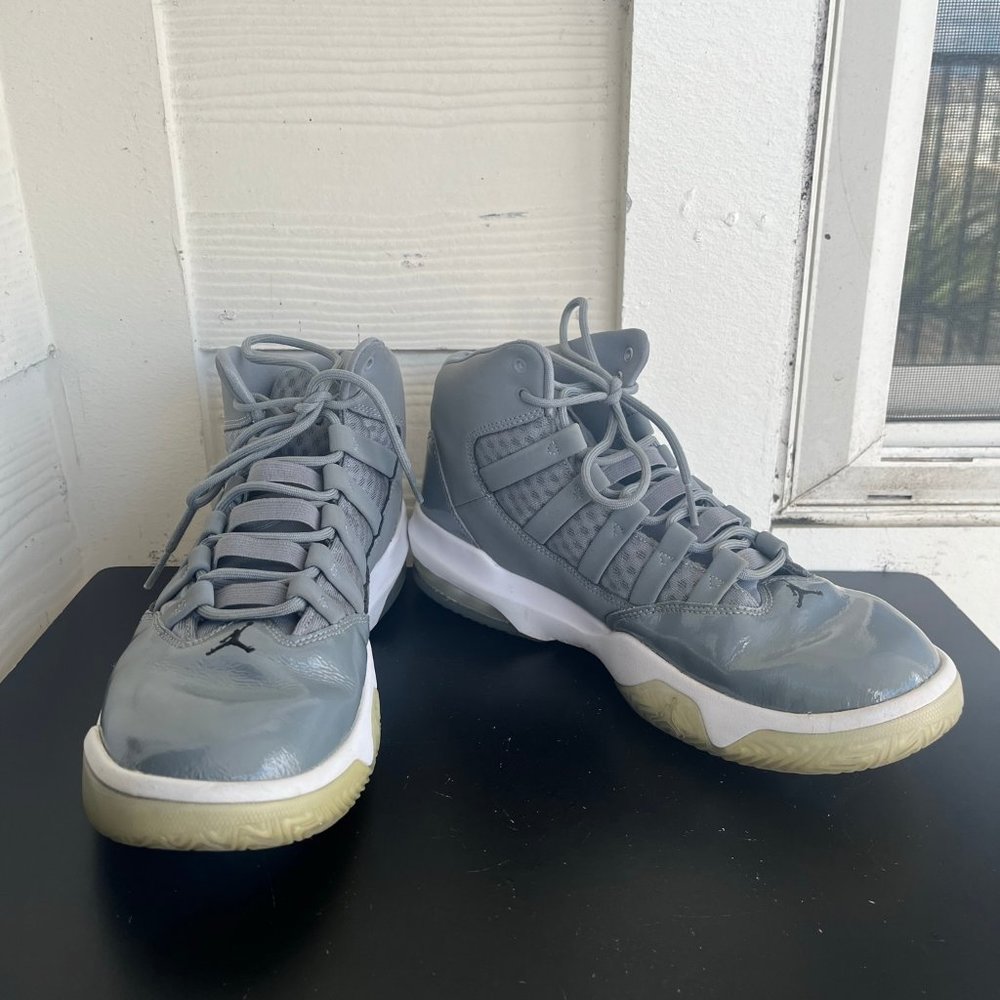 Jordan Men's Aura Cool Grey Shoes Sneakers Size 9.5 Style AQ9084-010 - Picture 3 of 14